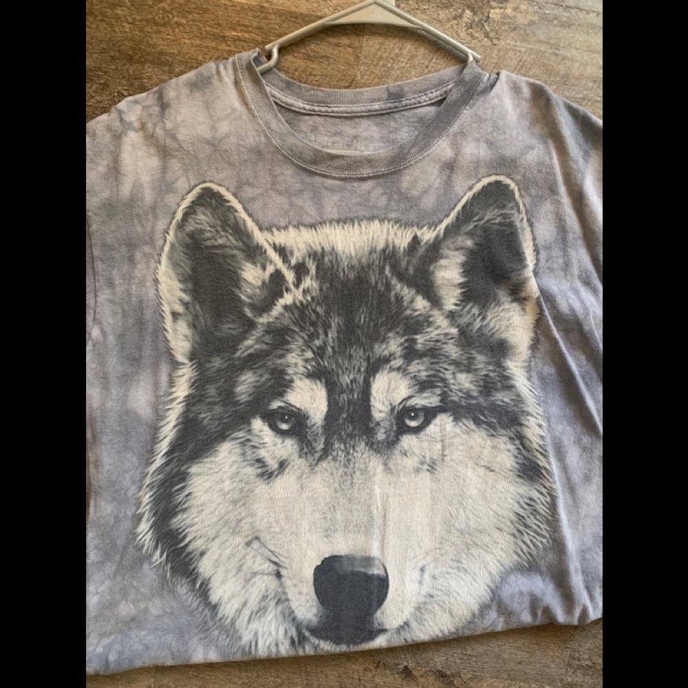 Wolf tee